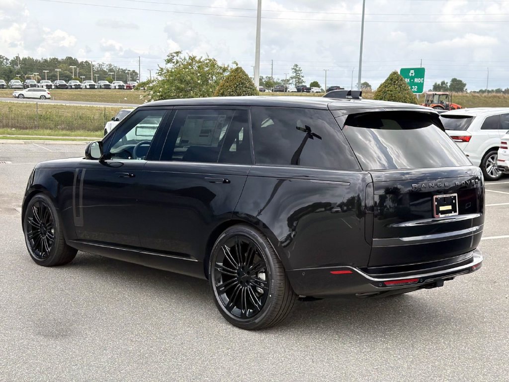 New 2026 Land Rover Range Rover Long Wheelbase SE AWD/4WD image 3