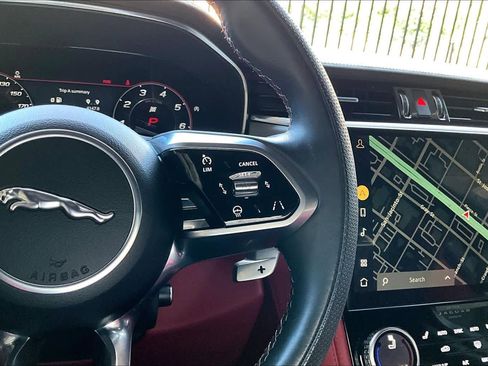 Used 2023 Jaguar F-PACE SVR image 25