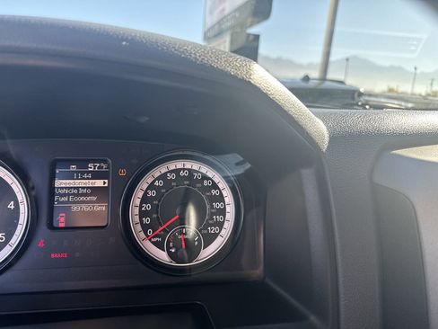 Used 2018 RAM 2500 Tradesman w/ Chrome Appearance Group image 28