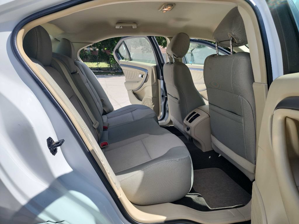 Used 2015 Ford Taurus SEL FWD image 33