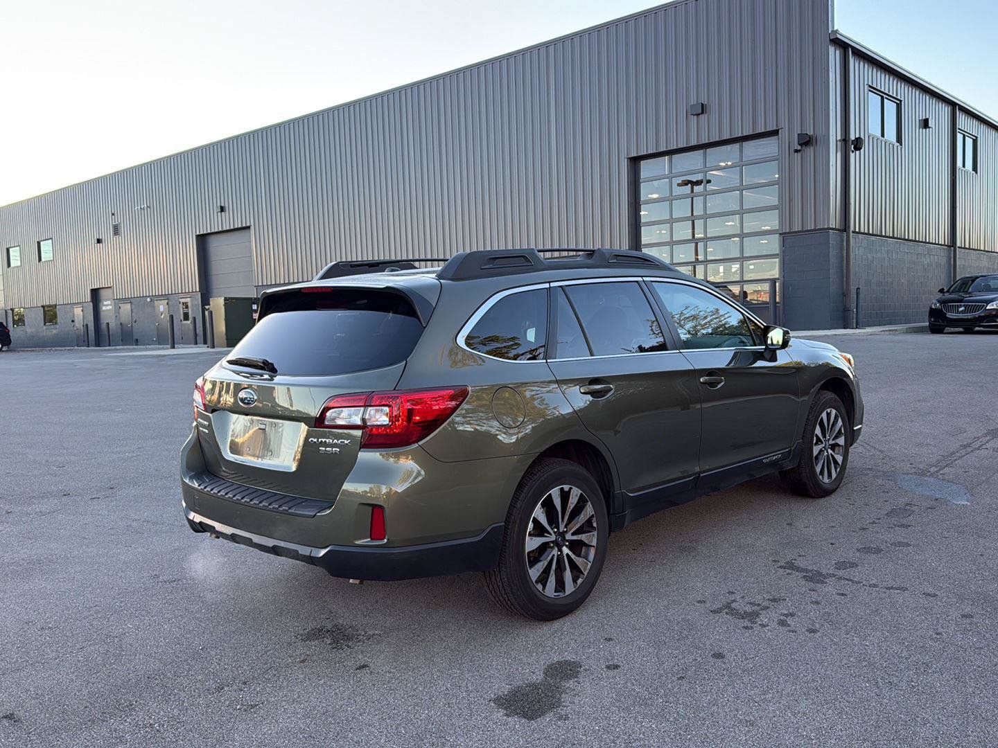 Used 2015 Subaru Outback 3.6R Limited AWD/4WD image 3