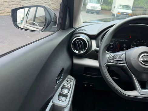 Used 2023 Nissan Kicks SV w/ Interior Electronics Package FWD image 19