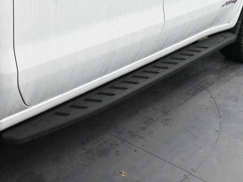 Used 2024 GMC Sierra 1500 AT4 w/ Technology Package image 9