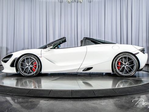 Used 2022 McLaren 720S Spider image 17