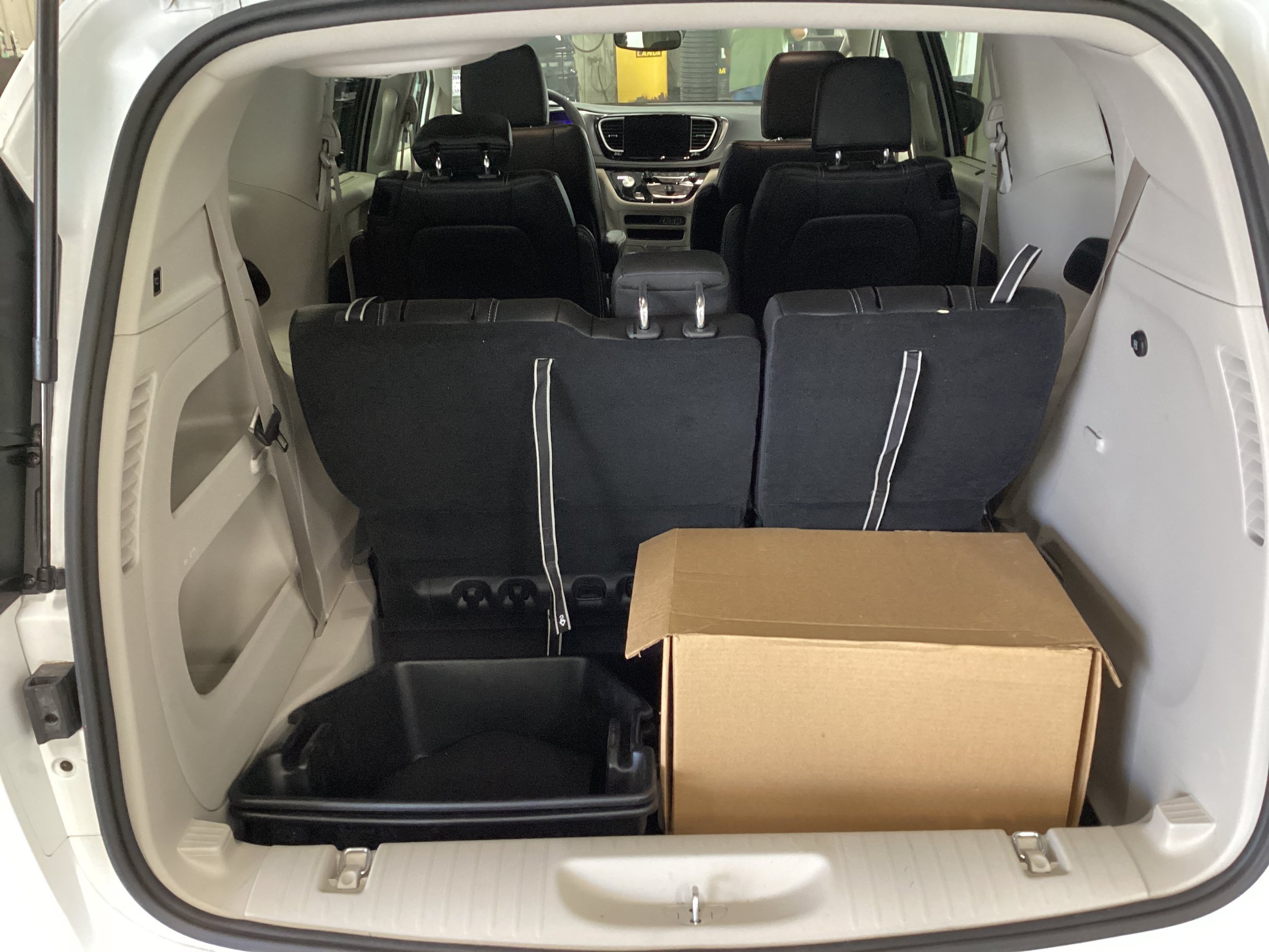 Used 2024 Chrysler Pacifica Touring-L w/ Road Tripper Package FWD image 5