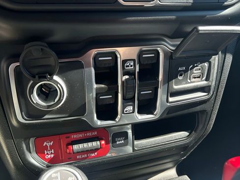 Used 2022 Jeep Wrangler Unlimited Rubicon 4xe image 26