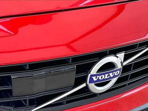 Used 2018 Volvo S60 T6 R-Design Platinum image 28