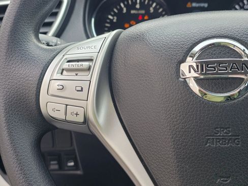 Used 2015 Nissan Rogue SL image 27