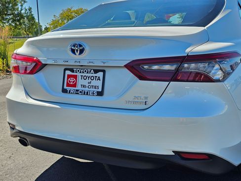 Used 2021 Toyota Camry XLE w/ Navigation Upgrade Package FWD image 13