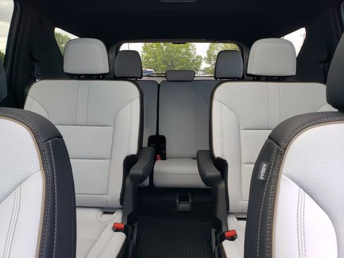 New 2026 Chevrolet Traverse High Country w/ LPO, Floor Liner Package image 33