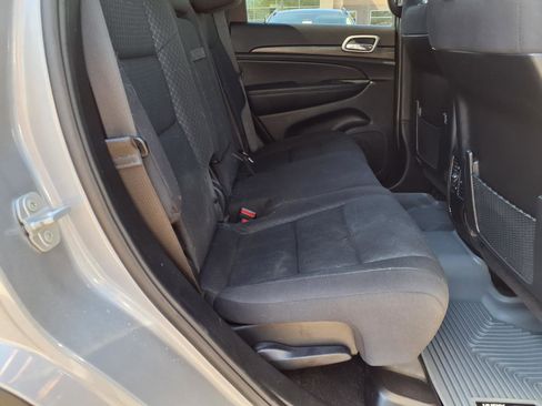 Used 2021 Jeep Grand Cherokee Laredo RWD image 14