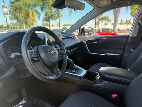 Used 2023 Toyota RAV4 Hybrid Woodland image 15