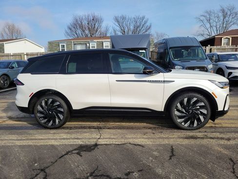 New 2026 Lincoln Nautilus Reserve image 3