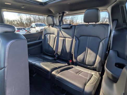 Used 2024 Jeep Wagoneer 4WD w/ Premium Group I image 13