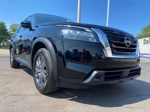 Used 2025 Nissan Pathfinder SV AWD/4WD image 32