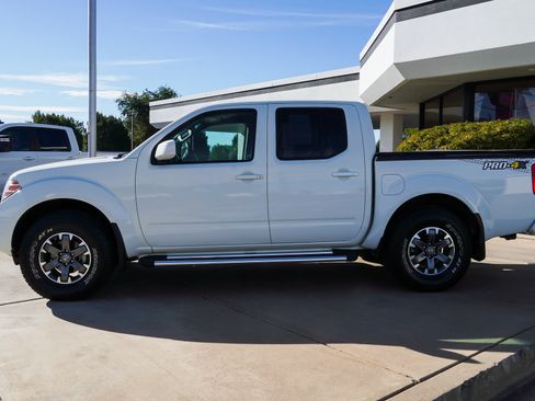 Used 2017 Nissan Frontier PRO-4X AWD/4WD image 5