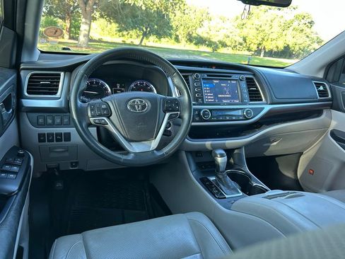Used 2014 Toyota Highlander Limited Platinum FWD image 12
