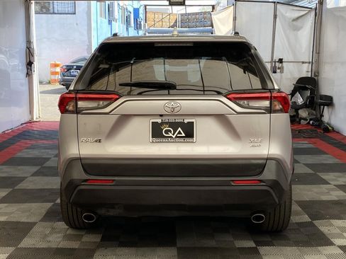 Used 2020 Toyota RAV4 XLE w/ Convenience Package image 5