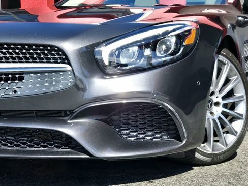 Used 2020 Mercedes-Benz SL 550 image 3