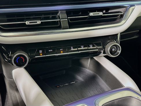 Used 2025 Chevrolet Equinox EV LT image 24