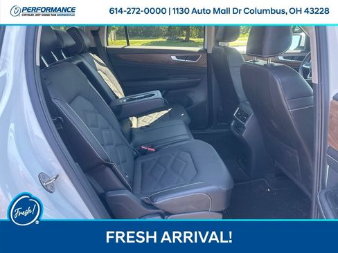 Used 2024 Volkswagen Atlas SE AWD/4WD image 15