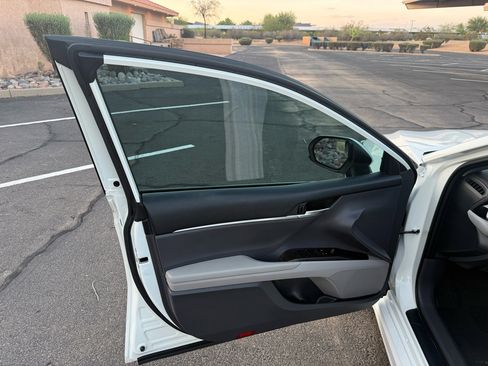 Used 2021 Toyota Camry SE image 11