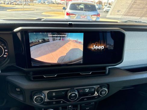 Used 2024 Jeep Wrangler Sport S image 15