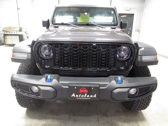 Used 2024 Jeep Wrangler Unlimited AWD/4WD image 2