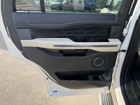Used 2018 Ford Expedition Platinum image 39