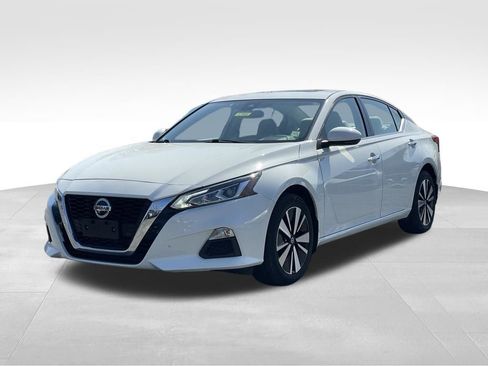 Certified 2022 Nissan Altima 2.5 SV w/ SV Premium Package image 2