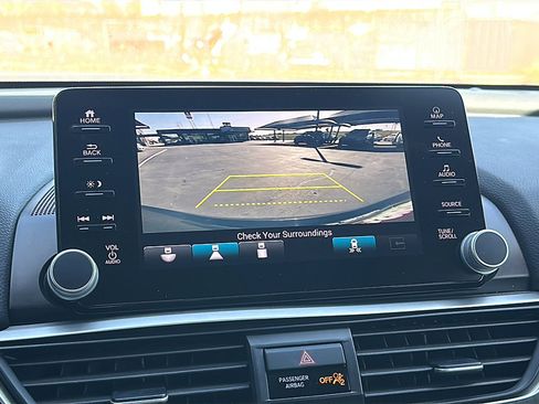 Used 2018 Honda Accord Touring image 32