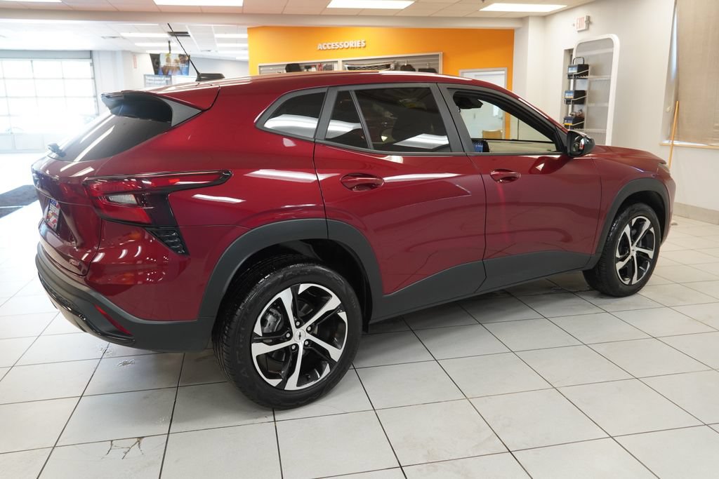 Used 2024 Chevrolet Trax RS FWD image 11