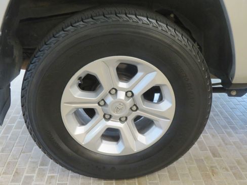 Used 2022 Toyota 4Runner SR5 AWD/4WD image 9