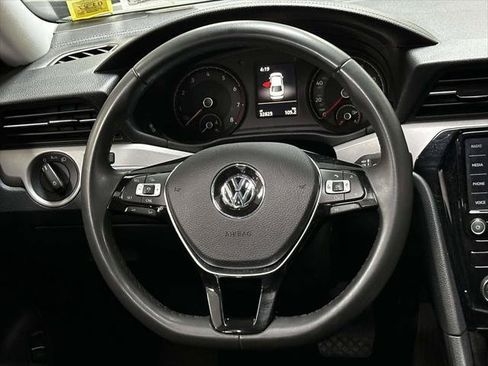 Used 2022 Volkswagen Passat 2.0T SE FWD image 17