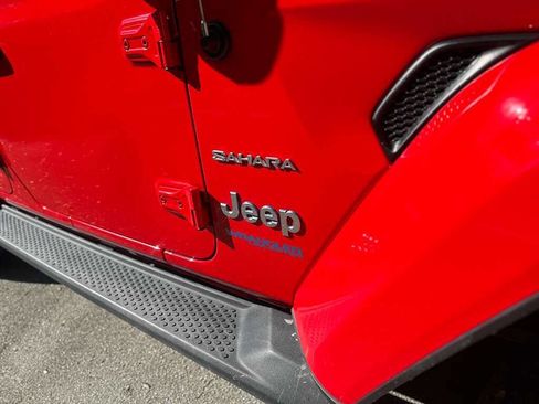 Used 2022 Jeep Wrangler Unlimited Sahara w/ Cold Weather Group image 10