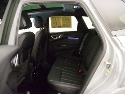 Used 2024 Audi Q4 e-tron Premium Plus image 11