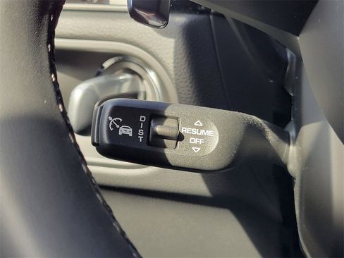 Certified 2025 Porsche Macan image 26