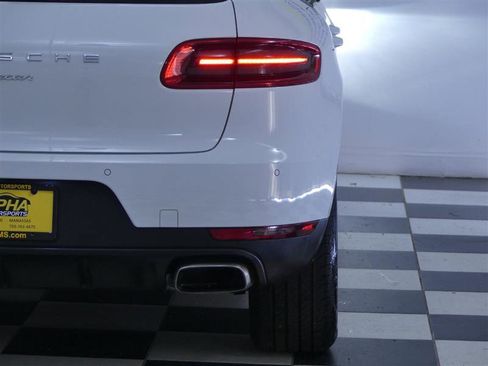 Used 2018 Porsche Macan image 29
