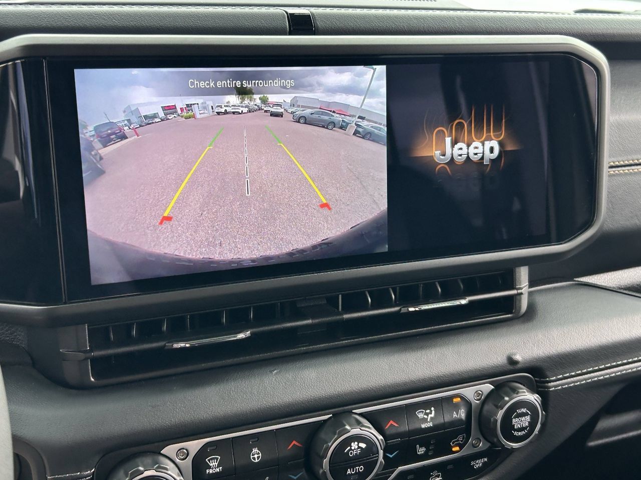 Used 2024 Jeep Wrangler Unlimited Sahara w/ Safety Group AWD/4WD image 29