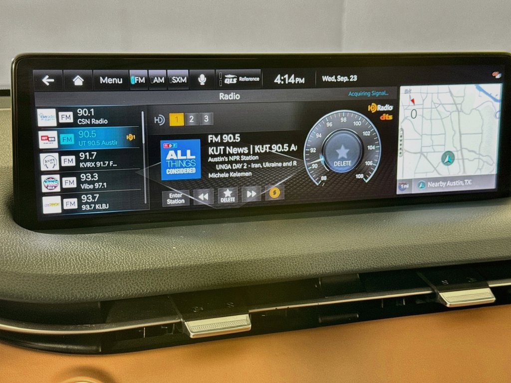 Used 2023 Genesis GV70 2.5T w/ Advanced Package AWD/4WD image 18