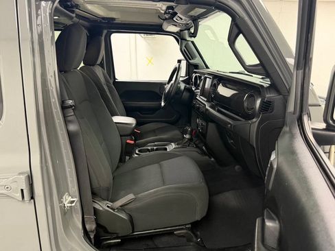 Used 2020 Jeep Gladiator Sport AWD/4WD image 9