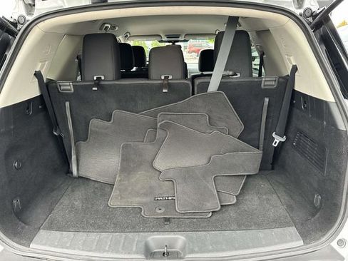 Used 2022 Nissan Pathfinder SV w/ SV Black Package image 24