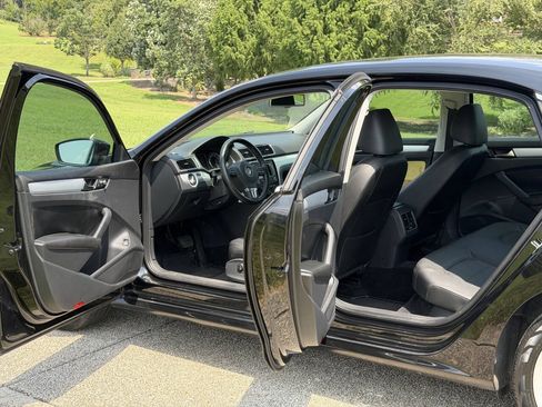 Used 2013 Volkswagen Passat TDI SE FWD image 13