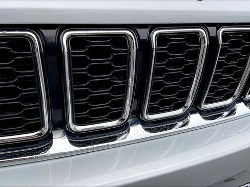 Used 2023 Jeep Grand Cherokee Limited image 25