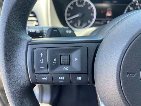 Used 2024 Nissan Rogue S FWD image 12
