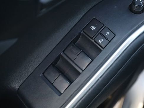 Used 2024 Toyota Highlander LE AWD/4WD image 14