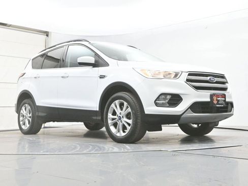 Used 2018 Ford Escape SE w/ Ford Safe & Smart Package image 30