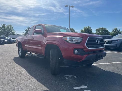 Used 2016 Toyota Tacoma SR5 w/ Towing Package AWD/4WD image 14