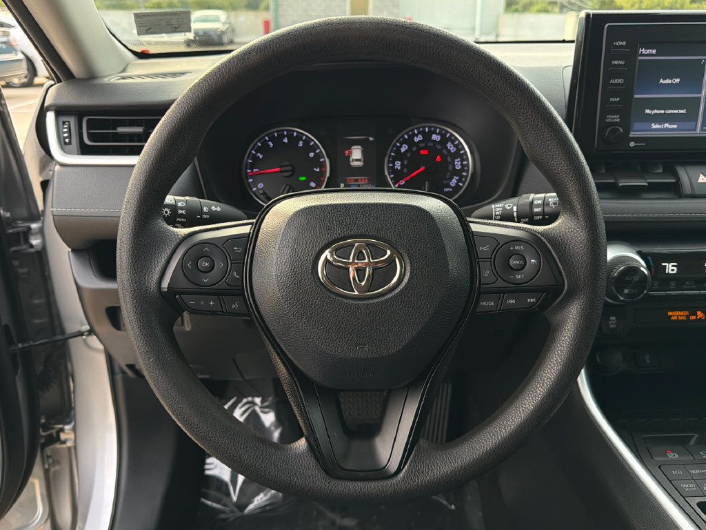 Used 2021 Toyota RAV4 XLE AWD/4WD image 25