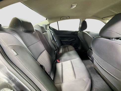 Used 2024 Nissan Altima 2.5 SV FWD image 25